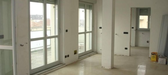 Пентхаус с 3 комнатами в Виджевано, Италия № 86211 2