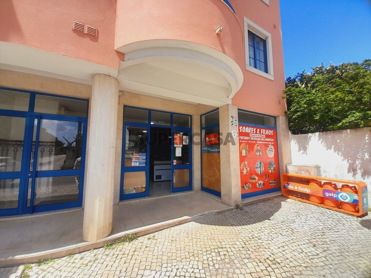 Propriété commerciale à Caldas da Rainha, Portugal 101m² No. 192665
