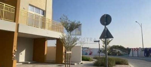 3 bedrooms Villa in Dubai, UAE No. 15721 2