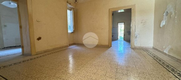 5 rooms Apartment in Naples, Italy No. 233168 3