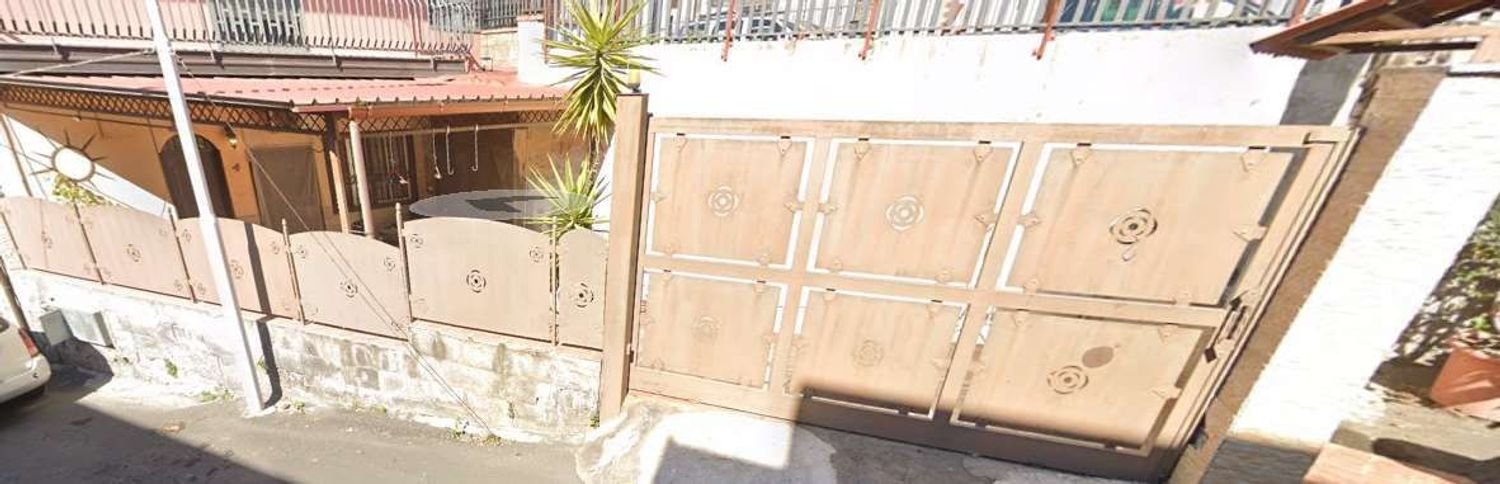 4 bedrooms Apartment in Catania, Italy No. 321000