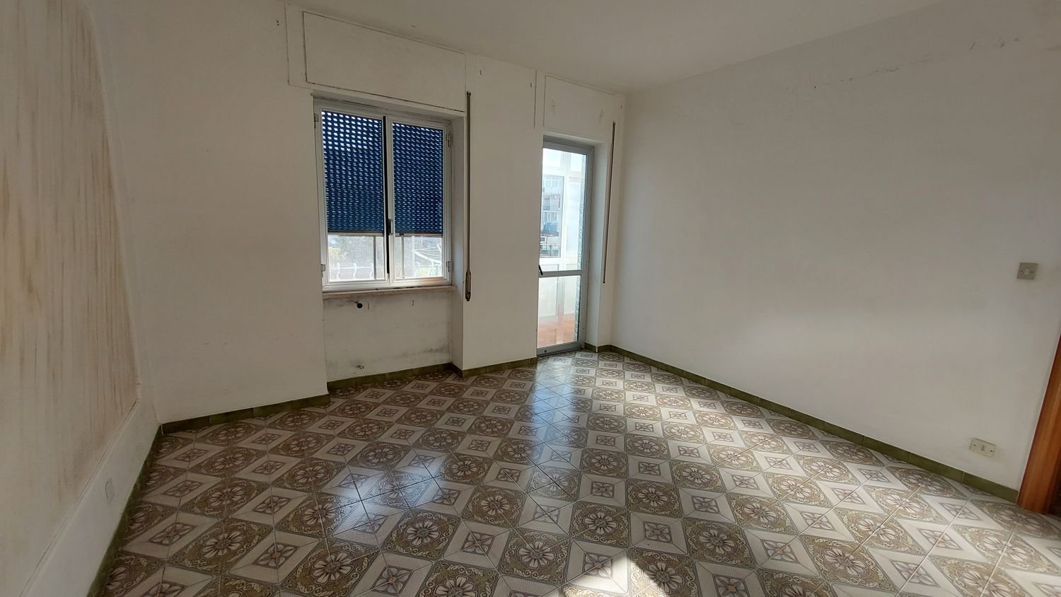 4 rooms Apartment in Bari, Italy No. 113894