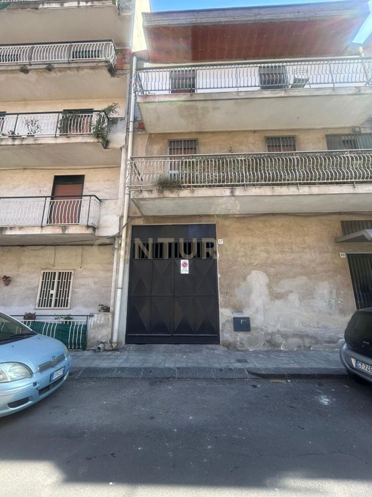 155m² Garage in Misterbianco, Italy No. 396472