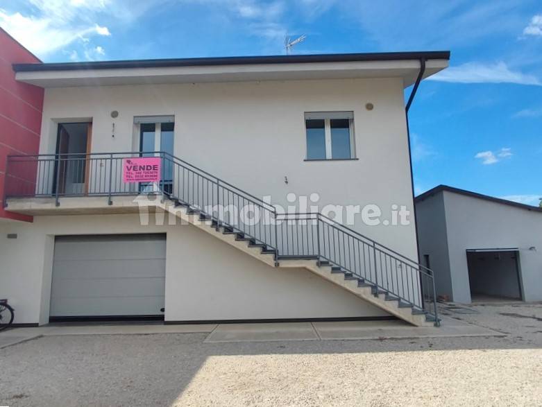 3 bedrooms Apartment in Bondeno, Italy No. 307303
