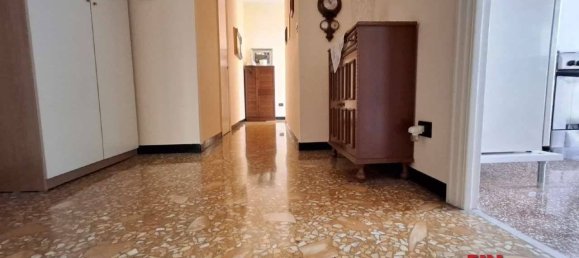 2 Schlafzimmer Wohnung in Genoa, Italy, Nr. 271500 7