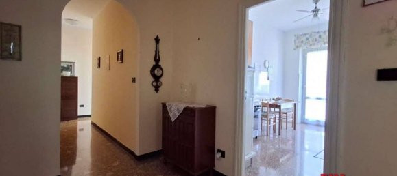 2 Schlafzimmer Wohnung in Genoa, Italy, Nr. 271500 8