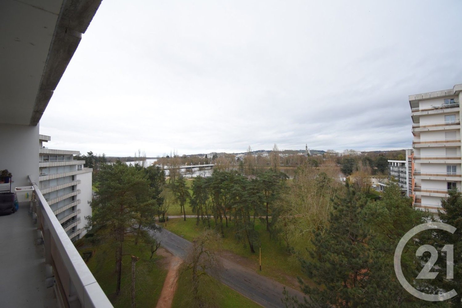 1 bedroom Apartment in Bellerive-sur-Allier, France No. 259258