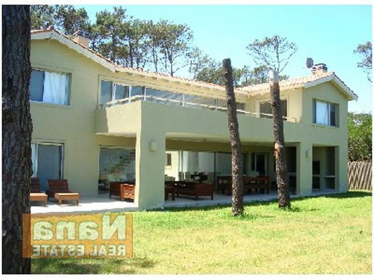 3 bedrooms House in Maldonado, Uruguay No. 10246