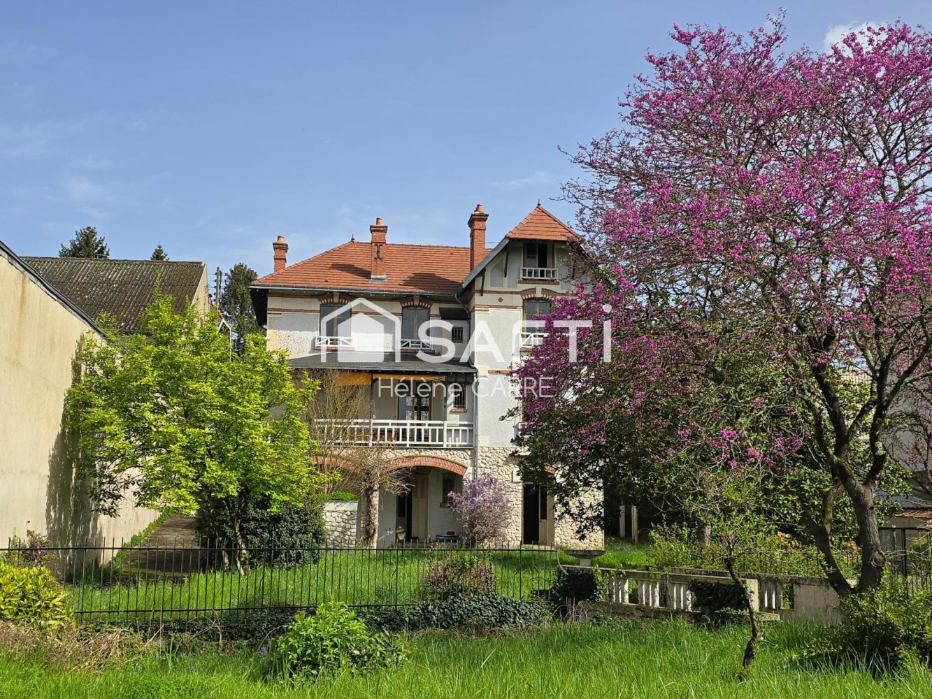 4 bedrooms House in Vierzon, France No. 276890