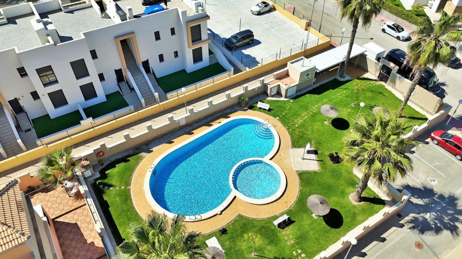 3 bedrooms Townhouse in Alicante, Spain No. 181621