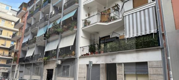 1 room Commercial property in Bari, Italy No. 17354 2