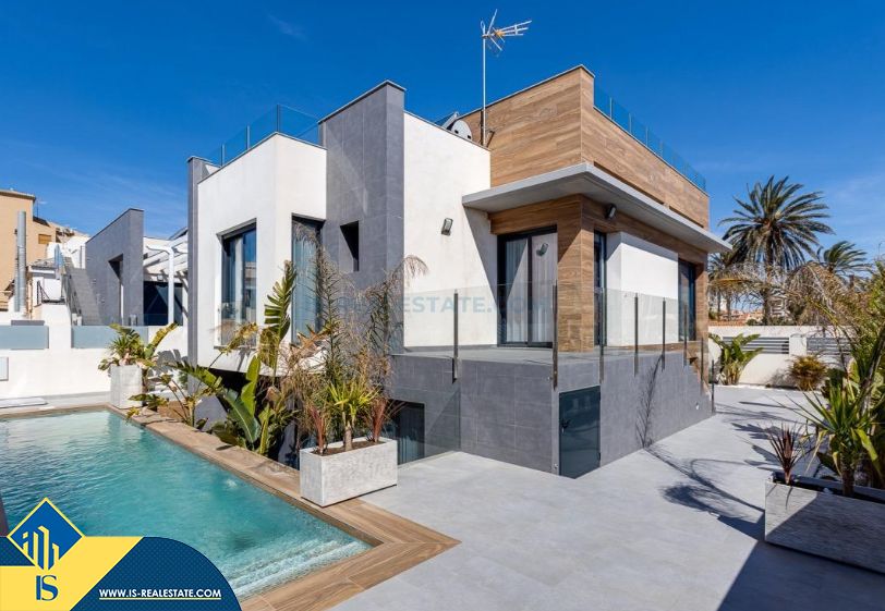 4 bedrooms House in Torrevieja, Spain No. 131916