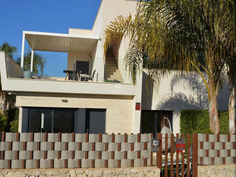 3 غرف نوم تاون هاوس في Alicante, Spain رقم 200958