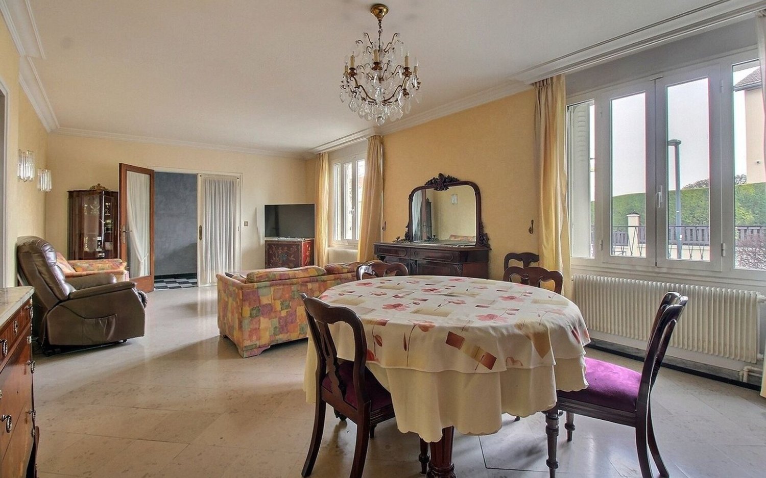 5 bedrooms House in Romainville, France No. 151284