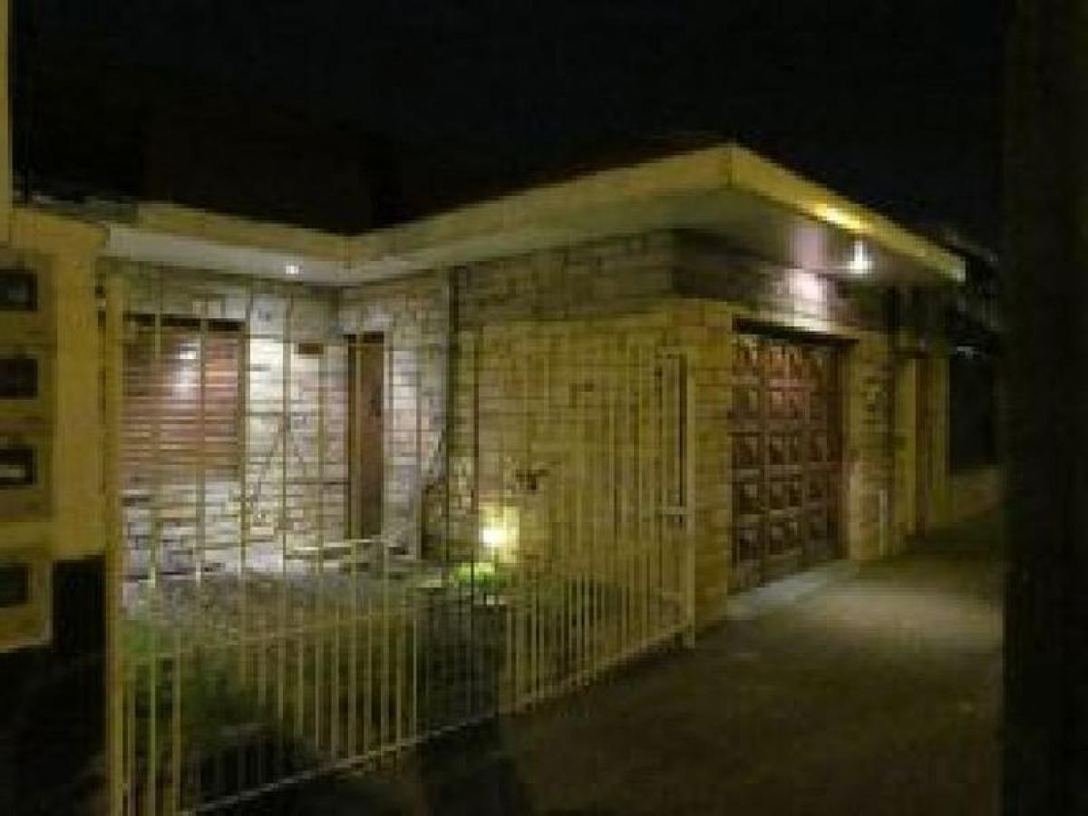 Квартира с 2 спальнями в Ланус, Аргентина № 21142