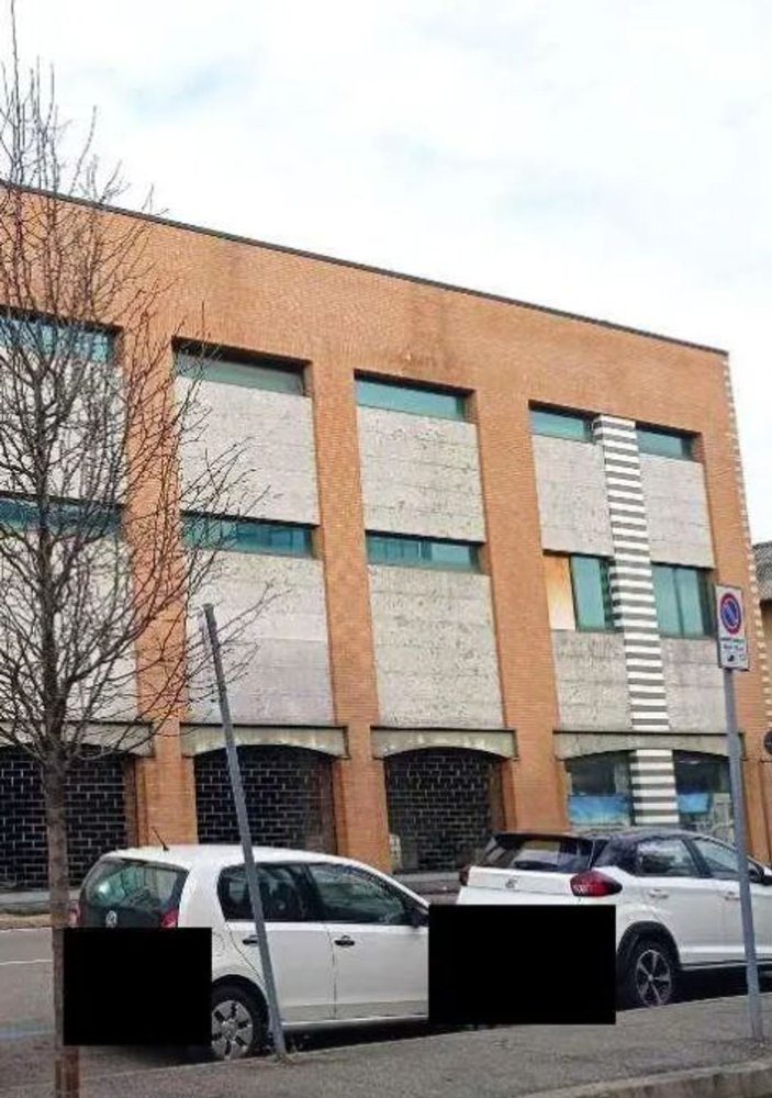 Edificio en Lissone, Italy 2893 m² No. 373792