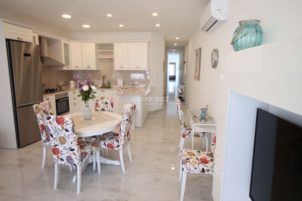 Apartamento de 3 dormitorios en Swieqi, Malta No. 10033