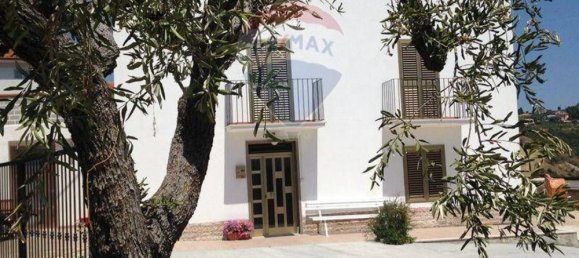 9 rooms House in Castel Frentano, Italy No. 52552 42