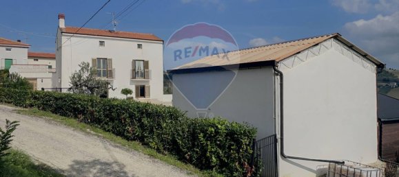 9 rooms House in Castel Frentano, Italy No. 52552 3