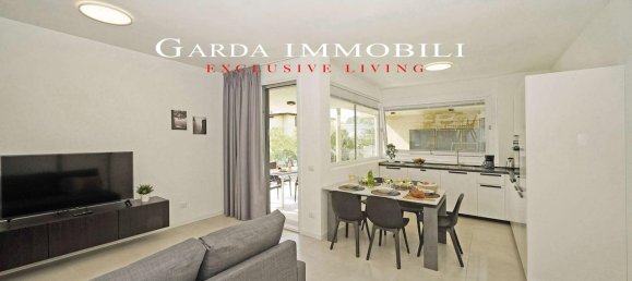 Apartamento de 3 habitaciónes en Desenzano del Garda, Italy No. 38980 9