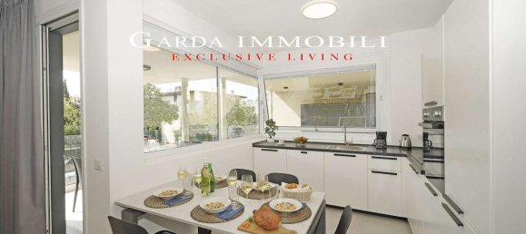 Apartamento de 3 habitaciónes en Desenzano del Garda, Italy No. 38980 11