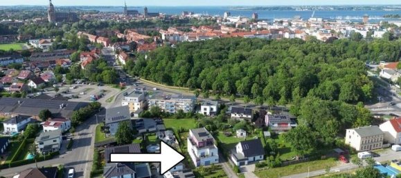 Здание с 8 комнатами в Stralsund, Германия № 220434 4