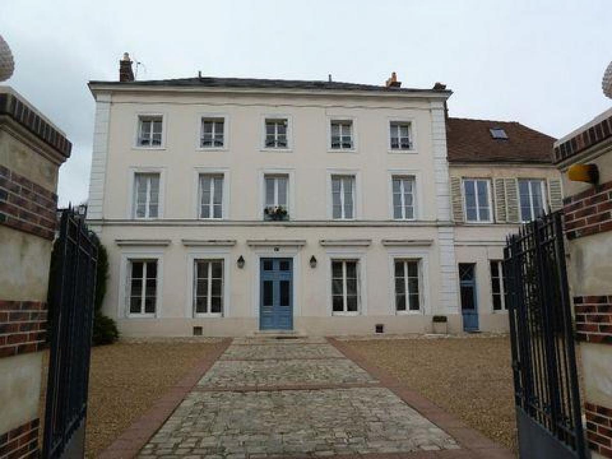 4 bedrooms House in Dreux, France No. 11730