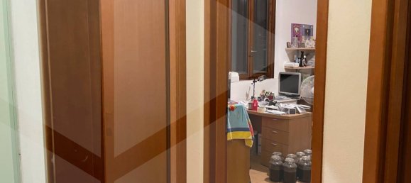 3 rooms Apartment in Modena, Italy No. 28658 3