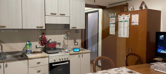 3 rooms Apartment in Modena, Italy No. 28658 2