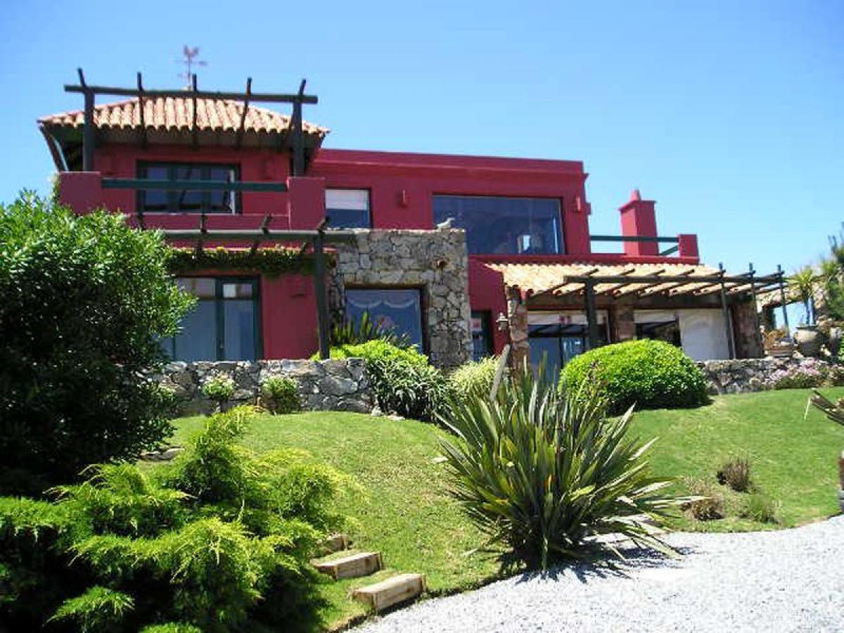 2 bedrooms House in Maldonado, Uruguay No. 12408
