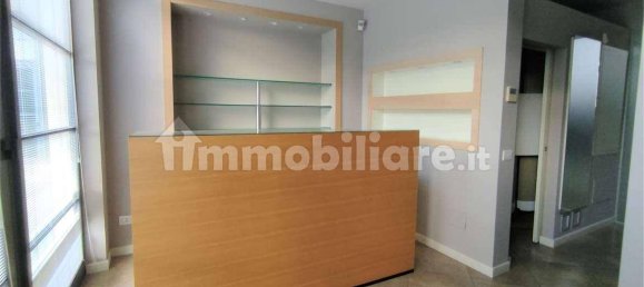 5 rooms Commercial property in Lucca, Italy No. 84545 2