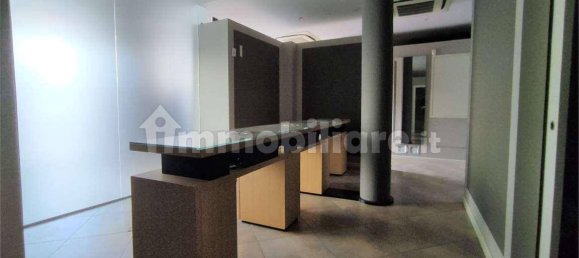 5 rooms Commercial property in Lucca, Italy No. 84545 4