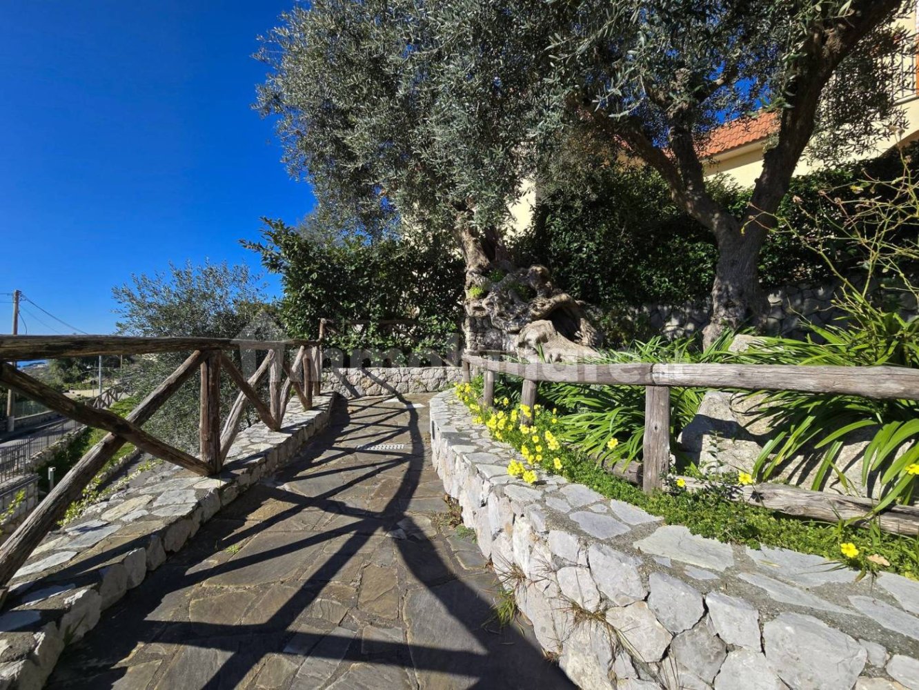 Квартира с 3 спальнями в Масса Лубренсе, Италия № 262399