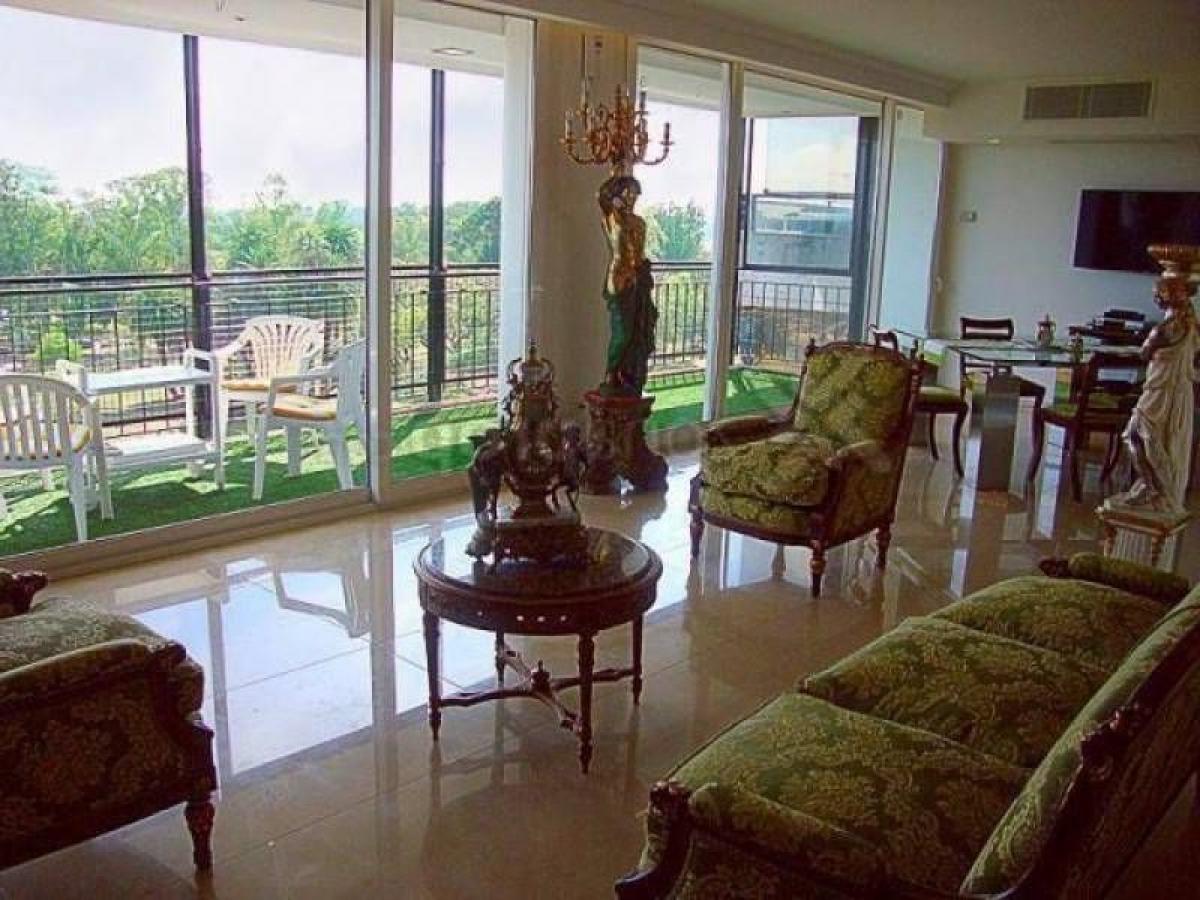 Apartamento de 3 dormitorios en Buenos Aires, Argentina No. 71554