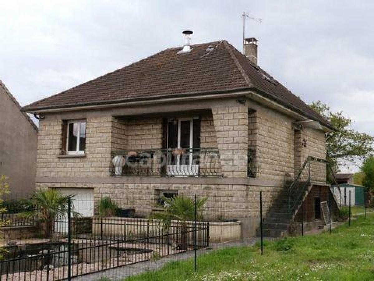3 bedrooms House in Senlis, France No. 11716