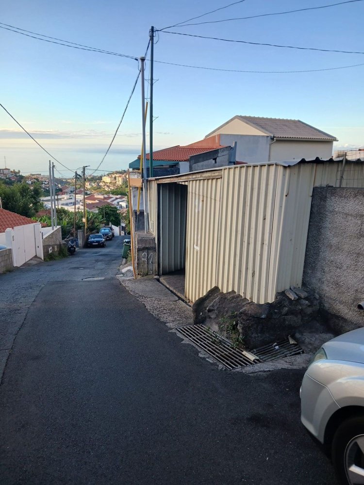  Land in Funchal, Portugal No. 284920