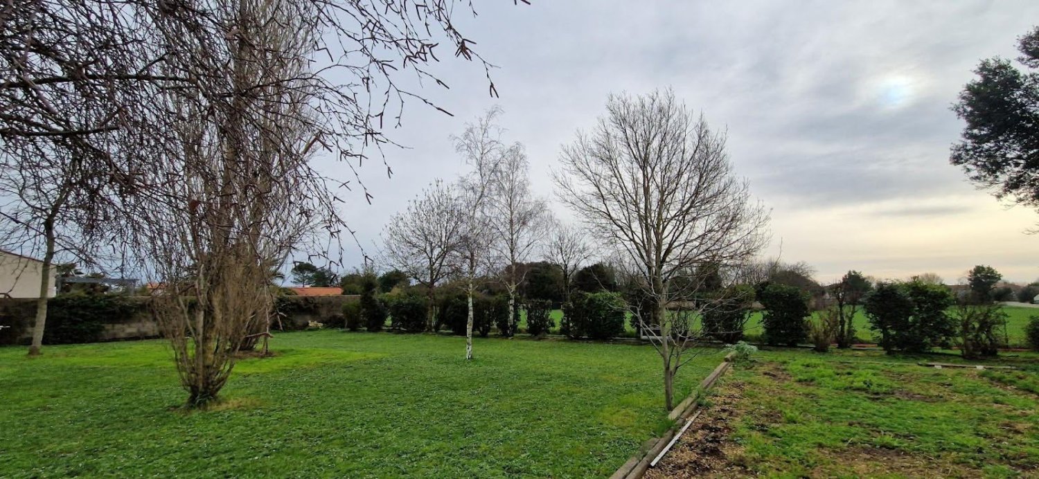 611m² Land in Verines, France No. 96418