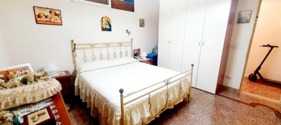3 rooms Apartment in Bari, Italy No. 174092 2