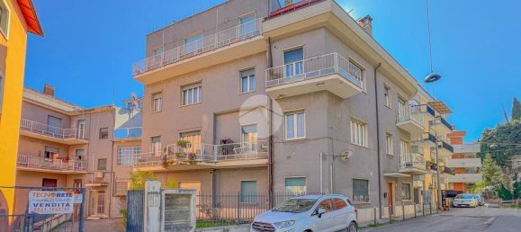 5 rooms Apartment in Teramo, Italy No. 28325 2
