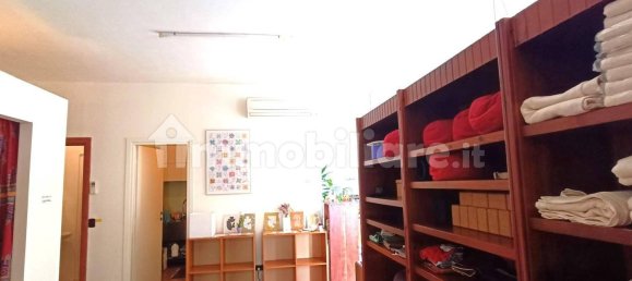 4-Zimmer Gewerbliche Immobilie in Arona, Italy, Nr. 206580 3