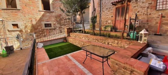 Квартира с 5 комнатами в Ареццо, Италия № 163710 4