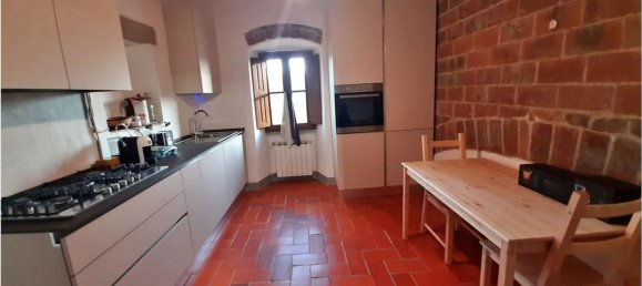 Квартира с 5 комнатами в Ареццо, Италия № 163710 7