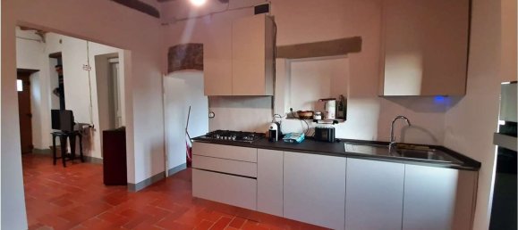 Квартира с 5 комнатами в Ареццо, Италия № 163710 40