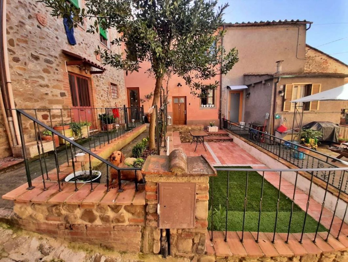 Квартира с 5 комнатами в Ареццо, Италия № 163710