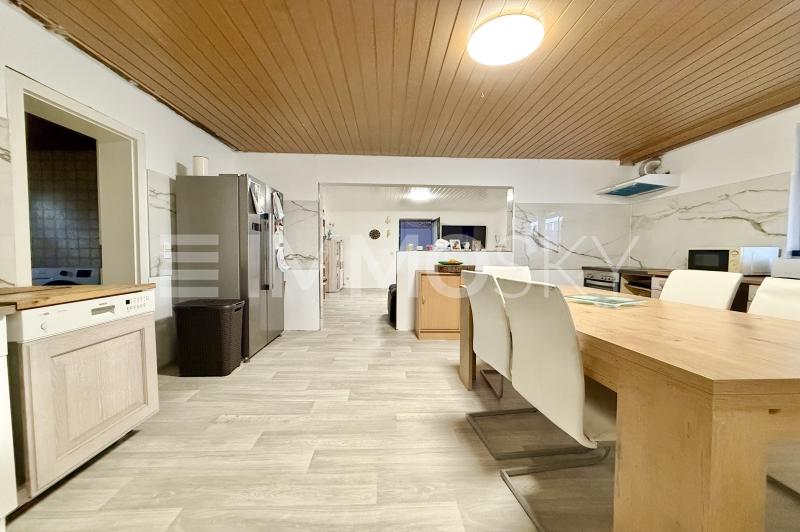 6 rooms Apartment in Roth, Germany No. 131709