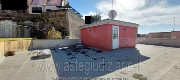259m² Commercial property in Pozzuoli, Italy No. 260931 3