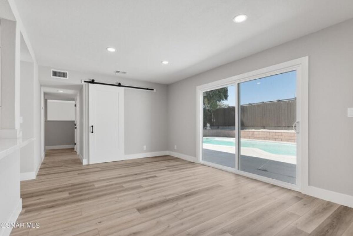 5 bedrooms House in Simi Valley, USA No. 392638