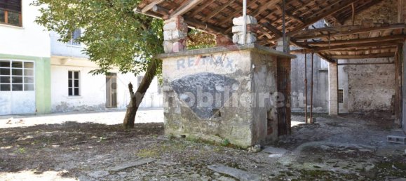 3 bedrooms House in Gozzano, Italy No. 264295 2