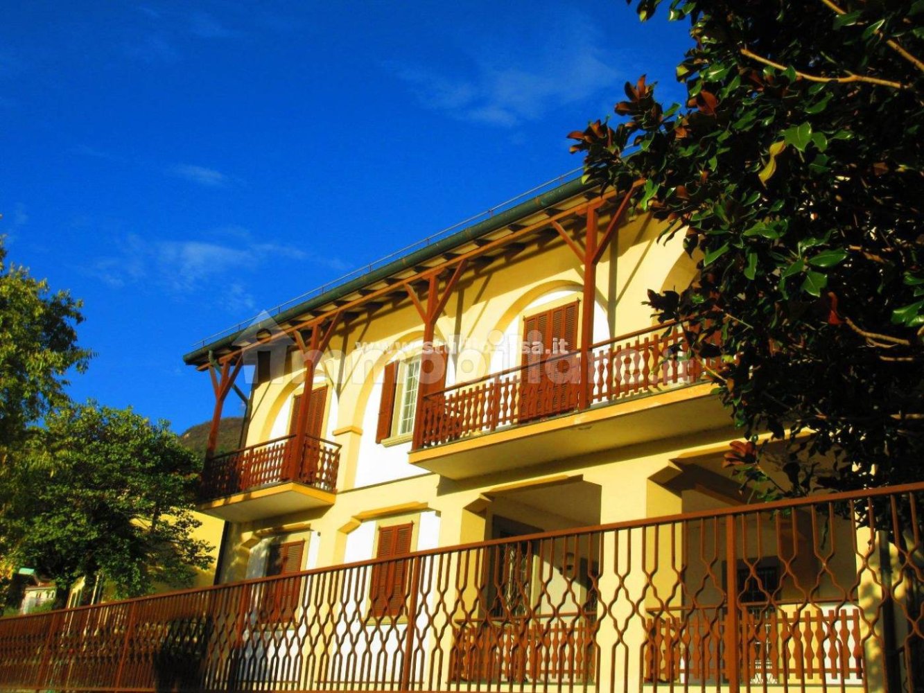 Villa de 6 dormitorios en Lovere, Italy No. 89388