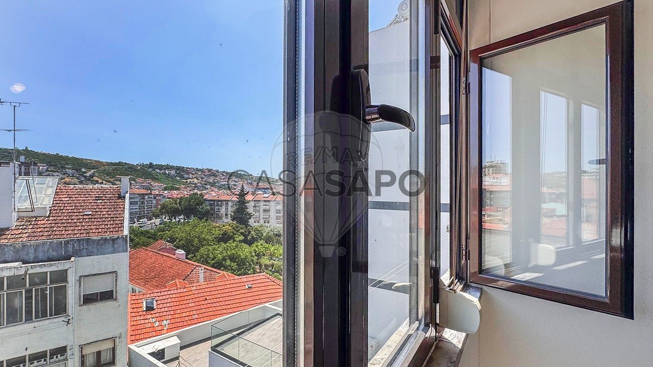 Квартира с 3 спальнями в Одивелаш, Португалия № 256807